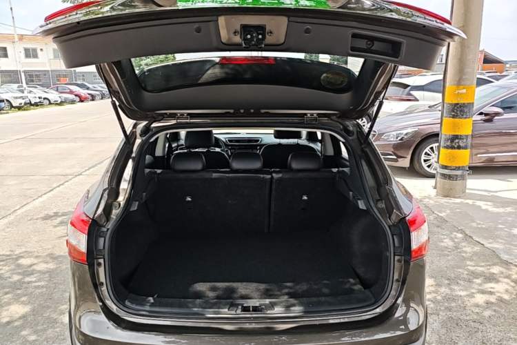 Used Nissan Qashqai 2017 2.0L CVT Smart Enjoyment Version China V Standard Trunk