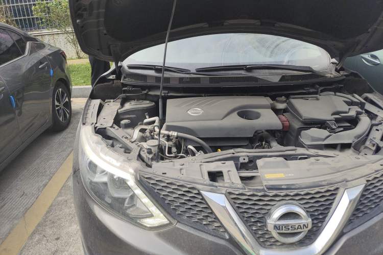Used Nissan Qashqai 2017 2.0L CVT Smart Enjoyment Version China VI Standard Engine Bay Right
