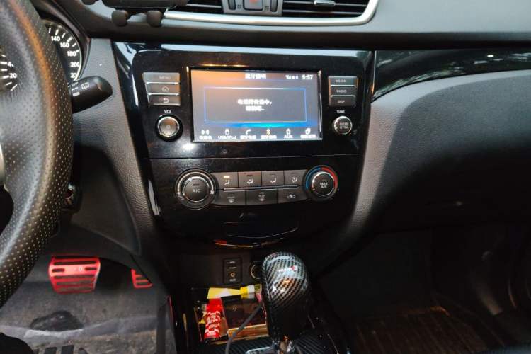 Used Nissan Qashqai 2017 2.0L CVT Elite Edition China V Standard Audio And AC Panel
