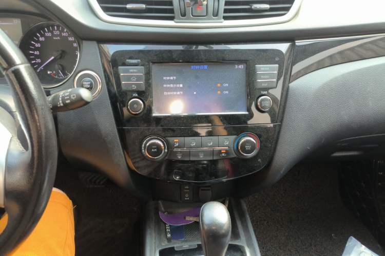 Used Nissan Qashqai 2017 2.0L CVT Luxury Edition China V Standard Audio And AC Panel