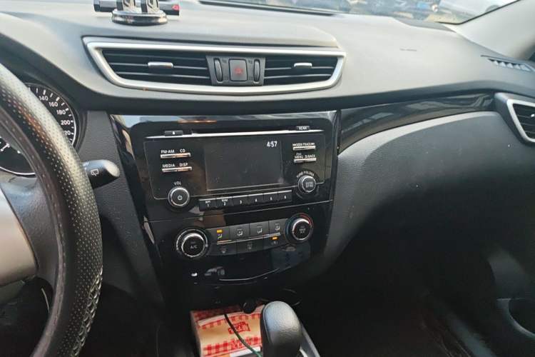 Used Nissan Qashqai 2017 2.0L CVT Elite Edition China V Standard Audio And AC Panel