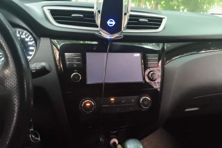 Used Nissan Qashqai 2017 2.0L CVT Smart Enjoyment Version China V Standard Audio And AC Panel