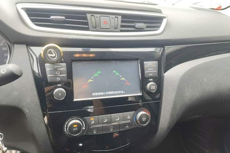 Used Nissan Qashqai 2017 2.0L CVT Smart Enjoyment Version China V Standard Audio And AC Panel