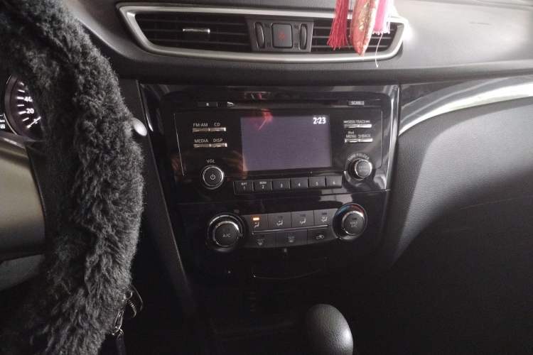 Used Nissan Qashqai 2017 2.0L CVT Elite Edition China V Standard Audio And AC Panel