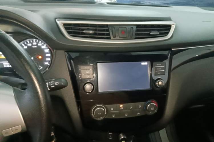 Used Nissan Qashqai 2017 2.0L CVT Smart Enjoyment Version China V Standard Audio And AC Panel