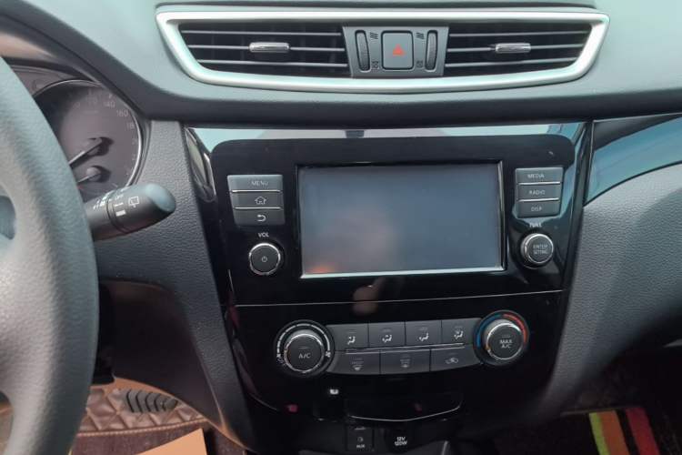 Used Nissan Qashqai 2017 2.0L CVT Elite Edition China V Standard Audio And AC Panel