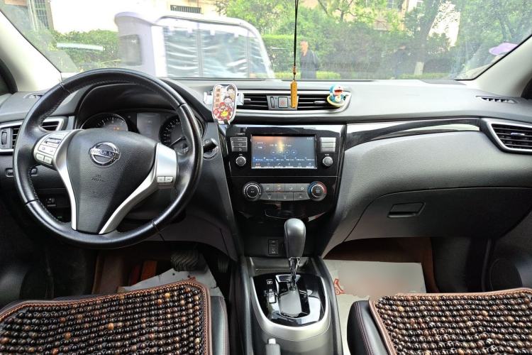 Used Nissan Qashqai 2017 2.0L CVT Luxury Edition China VI Standard Center Console