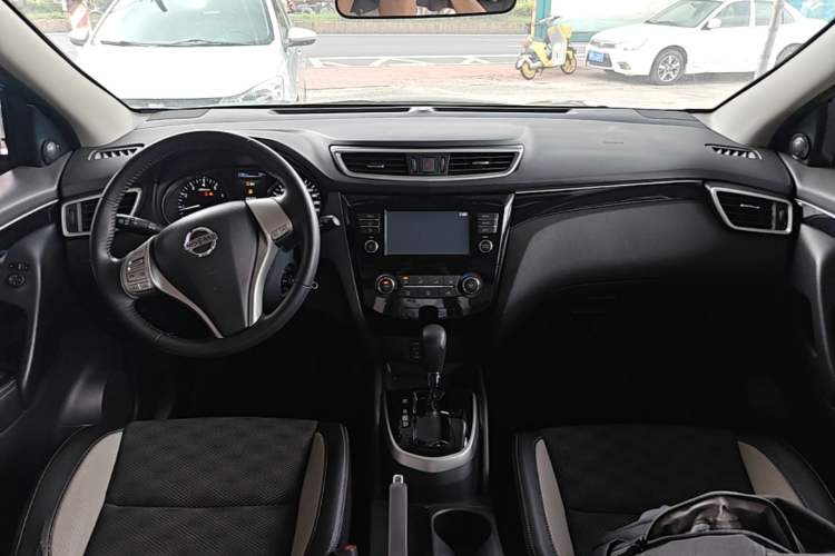 Used Nissan Qashqai 2017 2.0L CVT Smart Enjoyment Version China V Standard Center Console