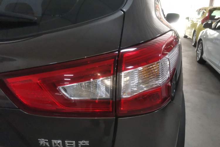 Used Nissan Qashqai 2017 2.0L CVT Elite Edition China V Standard Exterior 3
