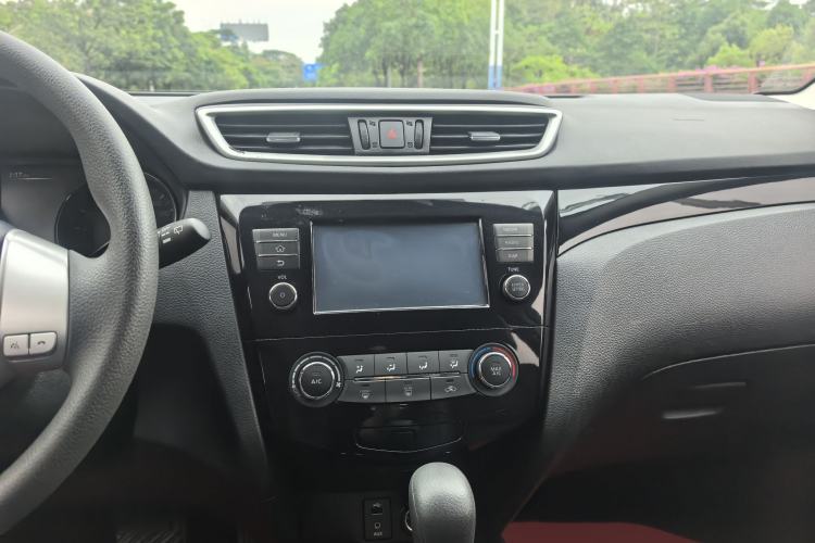 Used Nissan Qashqai 2017 2.0L CVT Elite Edition China V Standard Interior 5