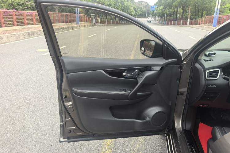 Used Nissan Qashqai 2017 2.0L CVT Elite Edition China V Standard Interior 8