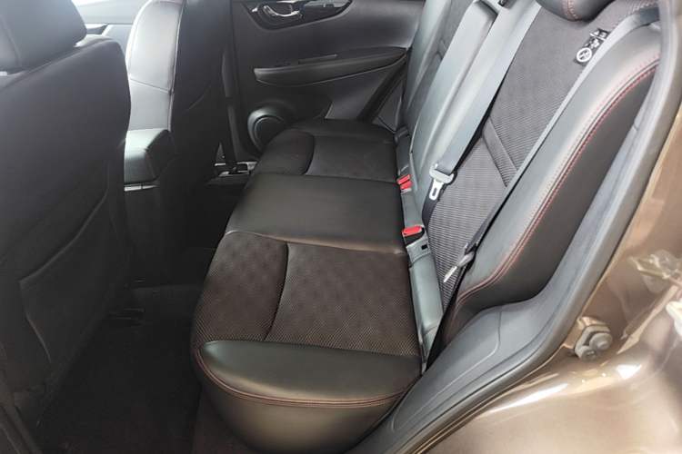 Used Nissan Qashqai 2017 2.0L CVT Smart Enjoyment Version China V Standard Left Rear Seat