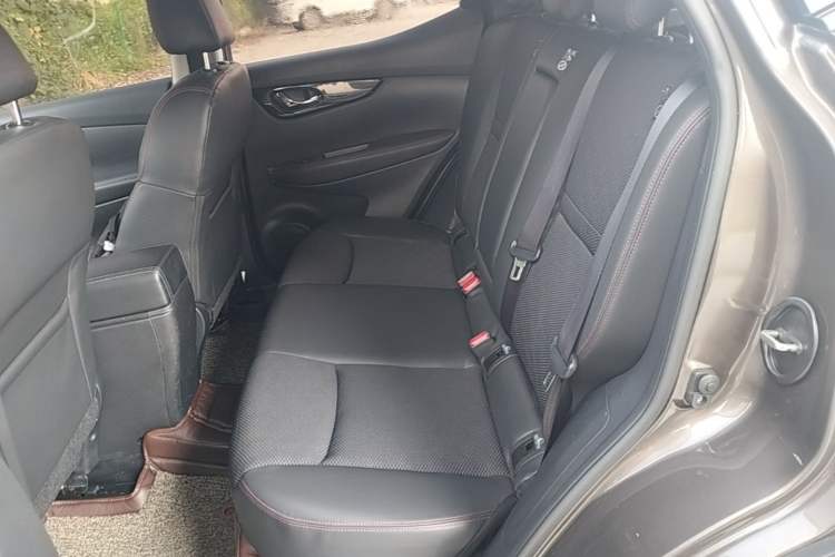 Used Nissan Qashqai 2017 2.0L CVT Smart Enjoyment Version China V Standard Left Rear Seat