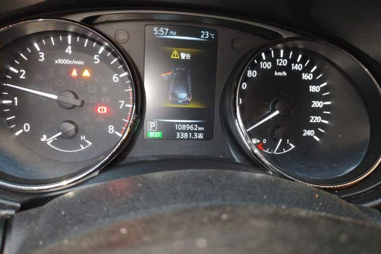 Used Nissan Qashqai 2017 2.0L CVT Elite Edition China V Standard Odometer Close Up