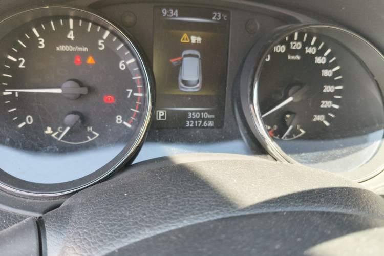 Used Nissan Qashqai 2017 2.0L CVT Elite Edition China V Standard Odometer Close Up