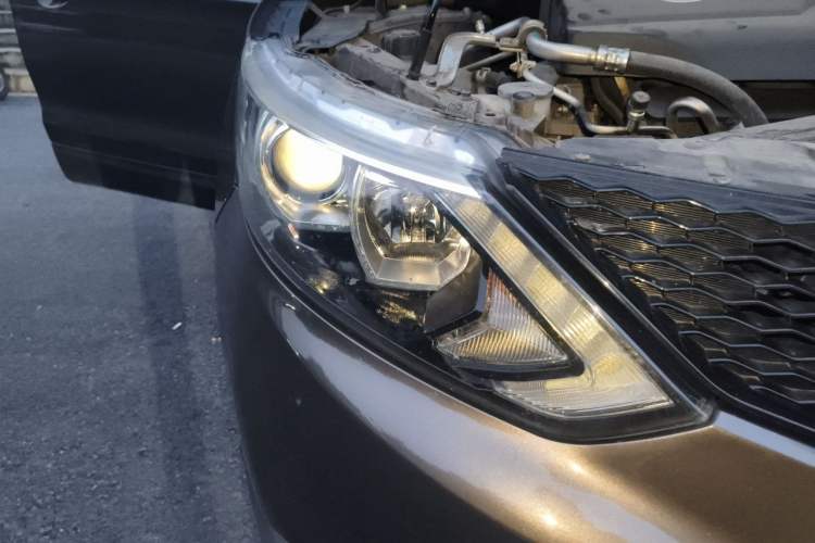Used Nissan Qashqai 2017 2.0L CVT Smart Enjoyment Version China V Standard Right Front Headlight
