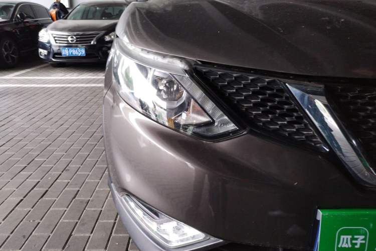 Used Nissan Qashqai 2017 2.0L CVT Elite Edition China V Standard Right Front Headlight