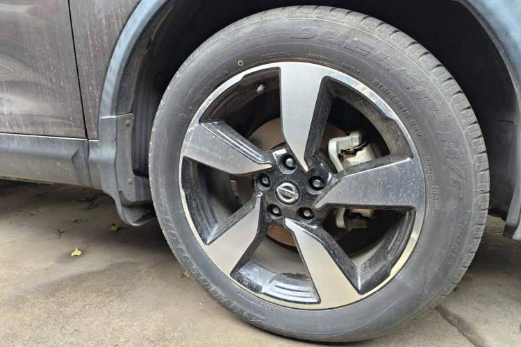 Used Nissan Qashqai 2017 2.0L CVT Luxury Edition China VI Standard Right Front Wheel Hub