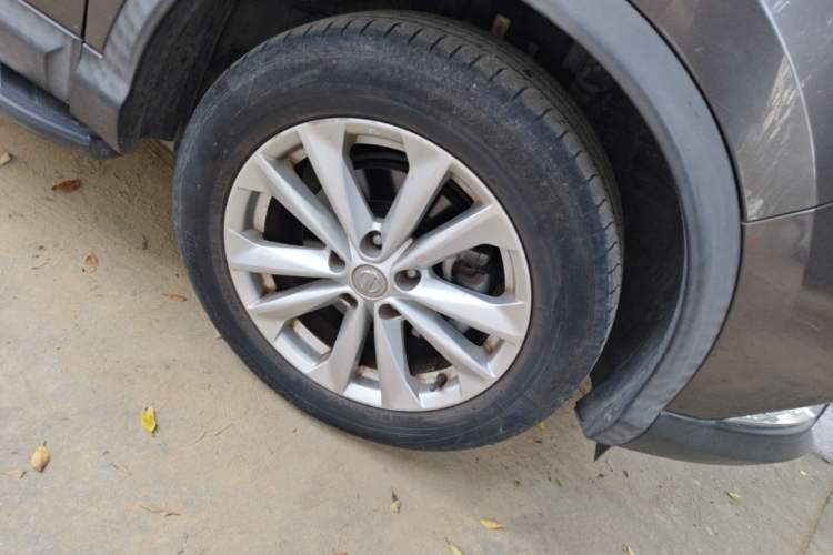 Used Nissan Qashqai  Right Front Wheel Hub