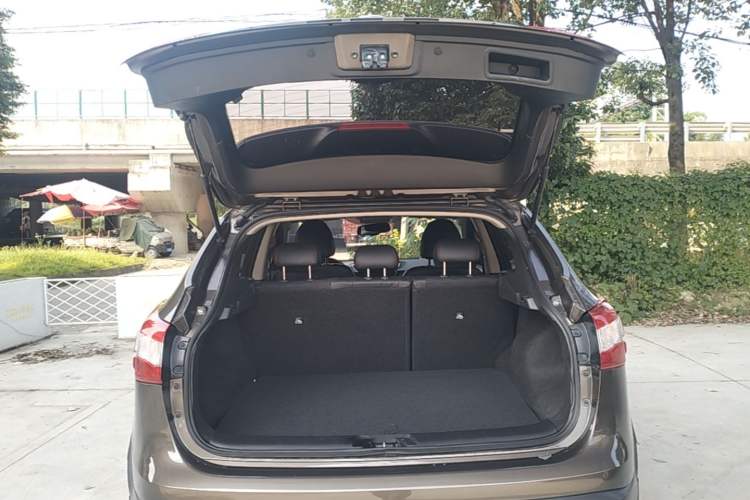 Used Nissan Qashqai 2017 2.0L CVT Smart Enjoyment Version China V Standard Trunk