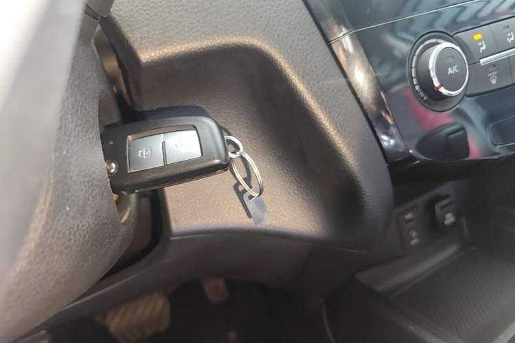 Used Nissan Qashqai 2017 2.0L CVT Smart Enjoyment Version China V Standard Vehicle Key