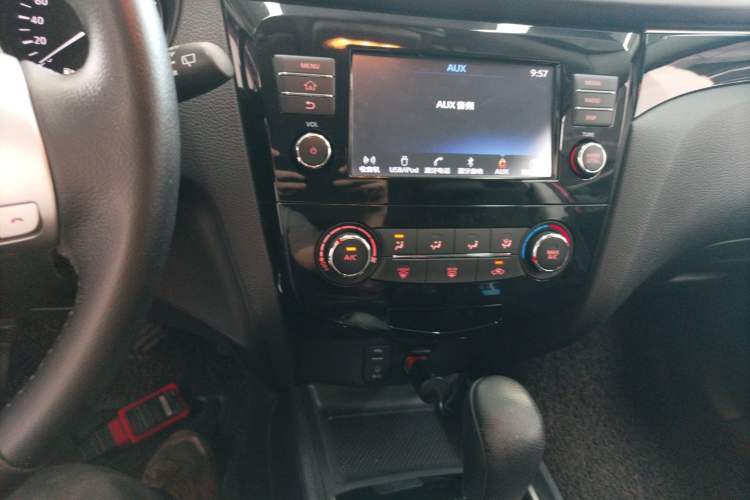 Used Nissan Qashqai 2017 2.0L CVT Smart Enjoyment Version China V Standard Audio And AC Panel