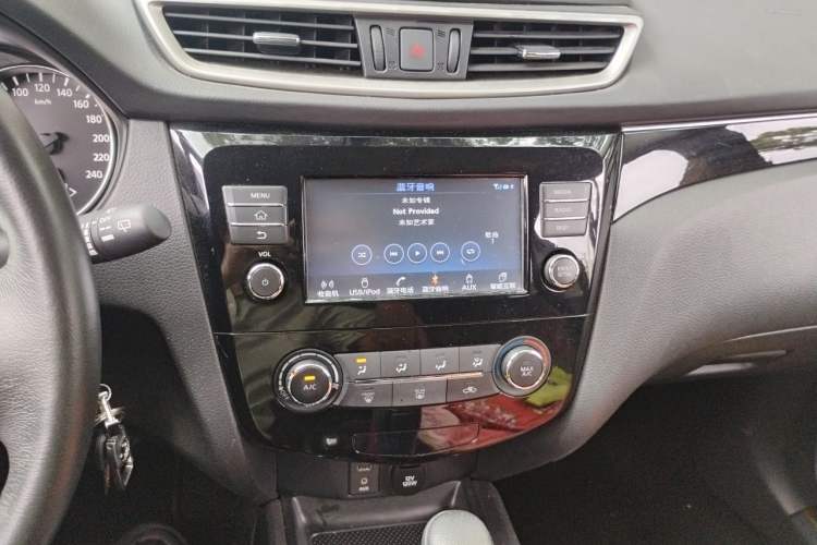 Used Nissan Qashqai 2017 2.0L CVT Smart Enjoyment Version China V Standard Audio And AC Panel