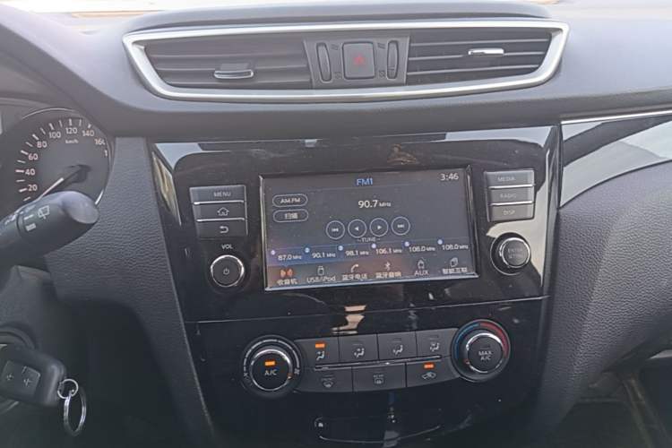 Used Nissan Qashqai 2017 2.0L CVT Smart Enjoyment Version China V Standard Audio And AC Panel