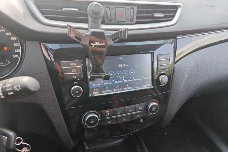 Used Nissan Qashqai 2017 2.0L CVT Smart Enjoyment Version China V Standard Audio And AC Panel