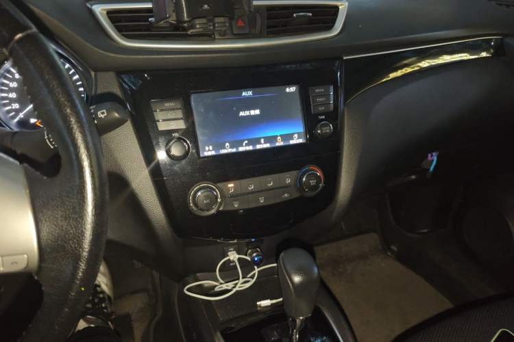 Used Nissan Qashqai 2017 2.0L CVT Smart Enjoyment Version China V Standard Audio And AC Panel