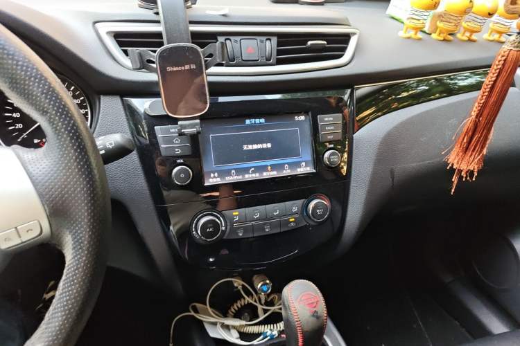 Used Nissan Qashqai 2017 2.0L CVT Smart Enjoyment Version China V Standard Audio And AC Panel