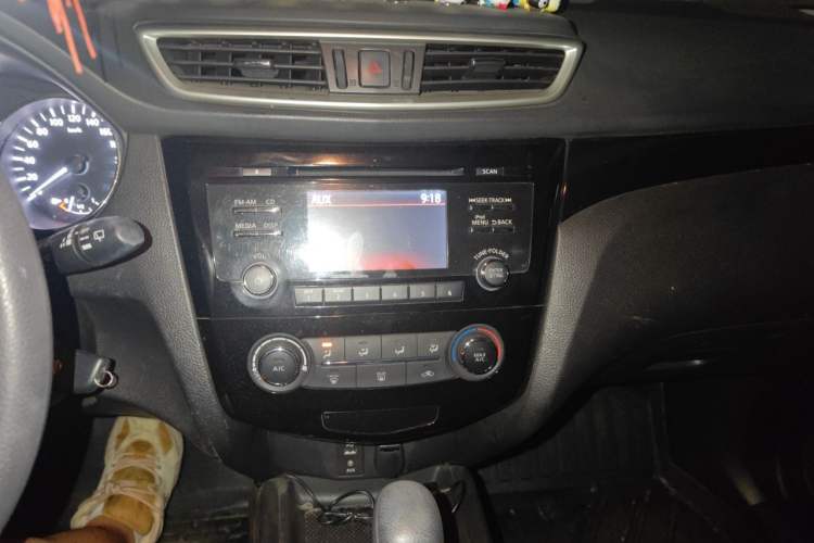 Used Nissan Qashqai 2017 2.0L CVT Elite Edition China V Standard Audio And AC Panel
