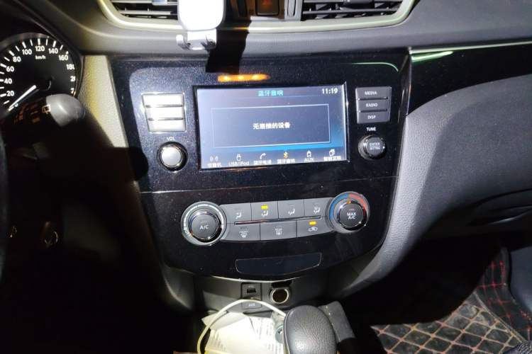 Used Nissan Qashqai 2017 2.0L CVT Smart Enjoyment Version China V Standard Audio And AC Panel