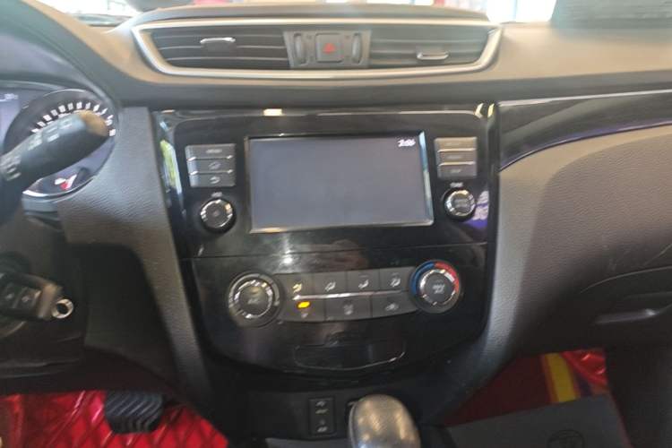 Used Nissan Qashqai 2017 2.0L CVT Smart Enjoyment Version China V Standard Audio And AC Panel