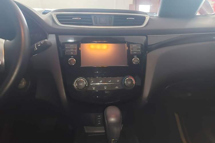 Used Nissan Qashqai 2017 2.0L CVT Smart Enjoyment Version China V Standard Audio And AC Panel