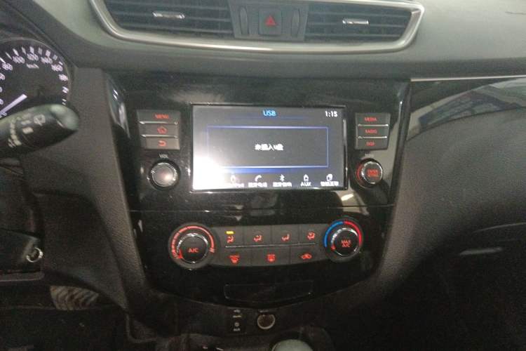 Used Nissan Qashqai 2017 2.0L CVT Smart Enjoyment Version China V Standard Audio And AC Panel