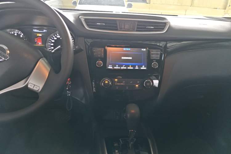 Used Nissan Qashqai 2017 2.0L CVT Elite Edition China V Standard Audio And AC Panel