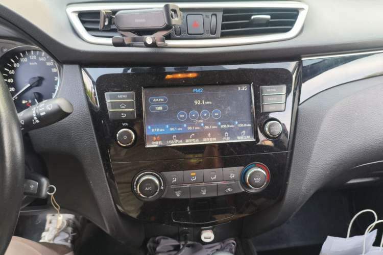 Used Nissan Qashqai 2017 2.0L CVT Smart Enjoyment Version China V Standard Audio And AC Panel