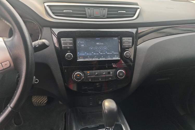 Used Nissan Qashqai 2017 2.0L CVT Smart Enjoyment Version China V Standard Audio And AC Panel