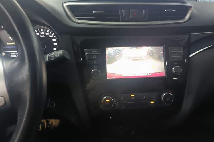 Used Nissan Qashqai 2017 2.0L CVT Smart Enjoyment Version China V Standard Audio And AC Panel