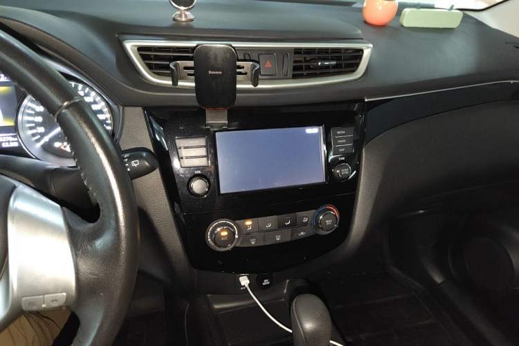 Used Nissan Qashqai 2017 2.0L CVT Smart Enjoyment Version China V Standard Audio And AC Panel