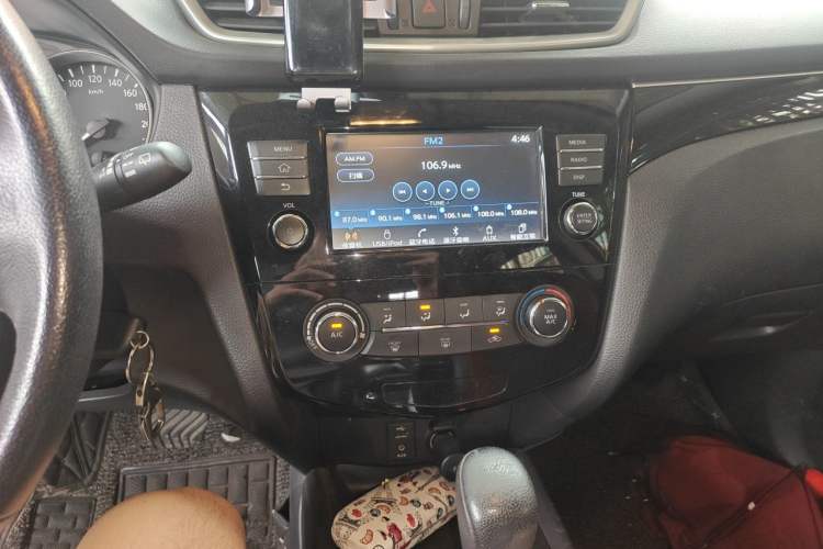Used Nissan Qashqai 2017 2.0L CVT Smart Enjoyment Version China V Standard Audio And AC Panel
