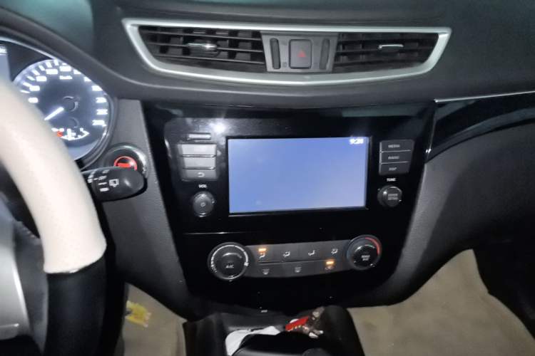 Used Nissan Qashqai 2017 2.0L CVT Luxury Edition China V Standard Audio And AC Panel