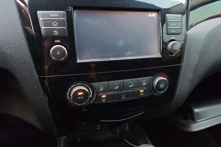 Used Nissan Qashqai 2017 2.0L CVT Smart Enjoyment Version China V Standard Audio And AC Panel