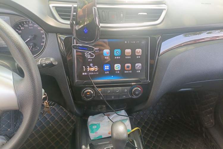 Used Nissan Qashqai 2017 2.0L CVT Elite Edition China V Standard Audio And AC Panel