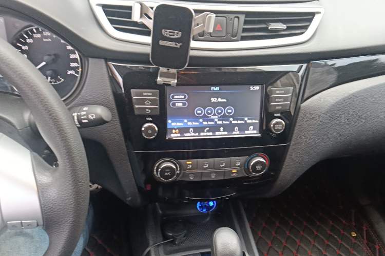 Used Nissan Qashqai 2017 2.0L CVT Elite Edition China V Standard Audio And AC Panel