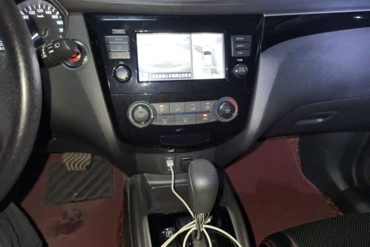 Used Nissan Qashqai 2017 2.0L CVT Luxury Edition China V Standard Audio And AC Panel