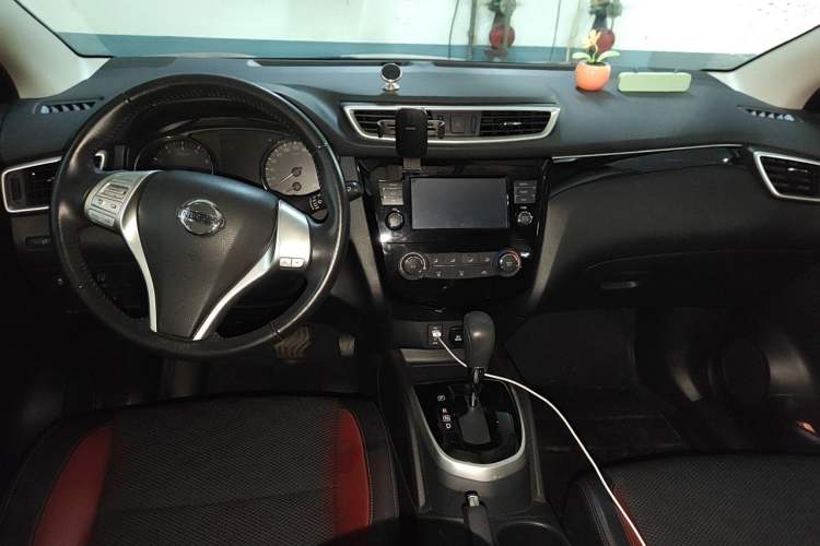 Used Nissan Qashqai 2017 2.0L CVT Smart Enjoyment Version China V Standard Center Console
