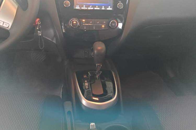 Used Nissan Qashqai 2017 2.0L CVT Elite Edition China V Standard Gear Lever