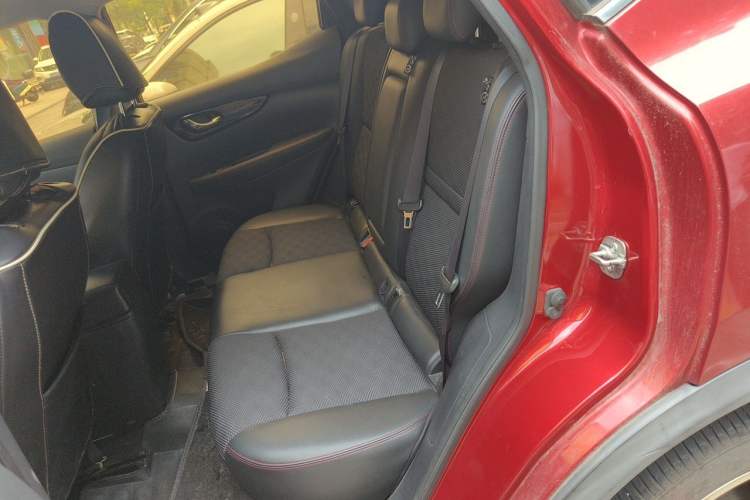 Used Nissan Qashqai 2017 2.0L CVT Smart Enjoyment Version China V Standard Left Rear Seat